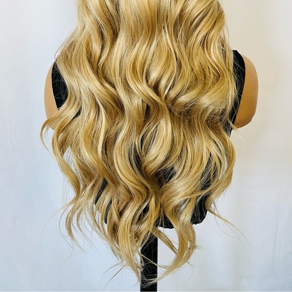 Very Pretty 24” Ombre Honey Blonde Premium Fiber Wig / Daily Wear or Events - Picture 13 of 13